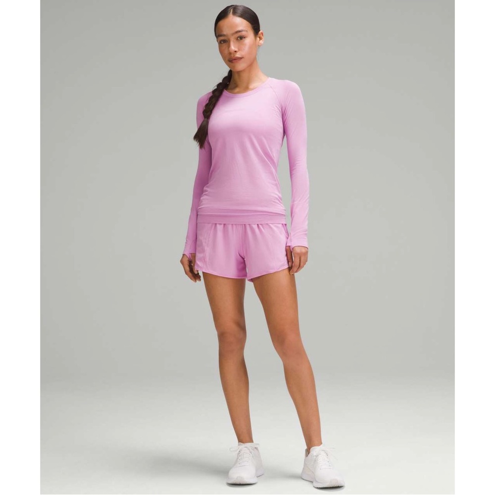 Lululemon Hotty Hot Low-Rise Short 4" in Dahlia Mauve size 8 BRAND NEW with tags